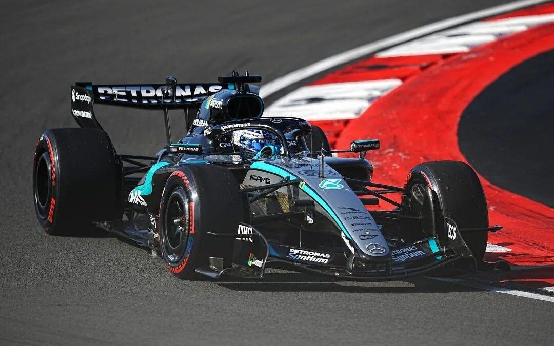 【F1历史新纪录】安东内利中国站获F1生涯首杆！梅奔正赛包揽头排发车！