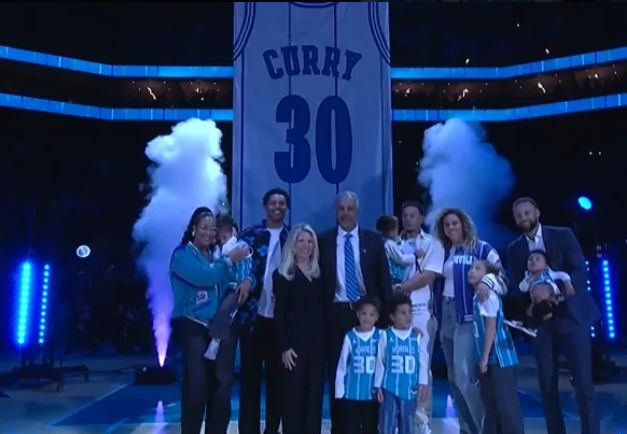 恭喜！黄蜂退役戴尔库里30号球衣库里