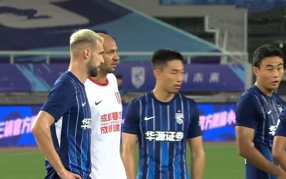 亚冠1场定晋级，韦世豪停赛成都三线