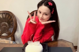 姿态妻子分享新年照片：谢谢闺闺们昨天的祝福爱鼠你萌了