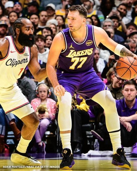 半场封神，东契奇19分钟17中11砍32分，创多项比肩科鲨詹纪录