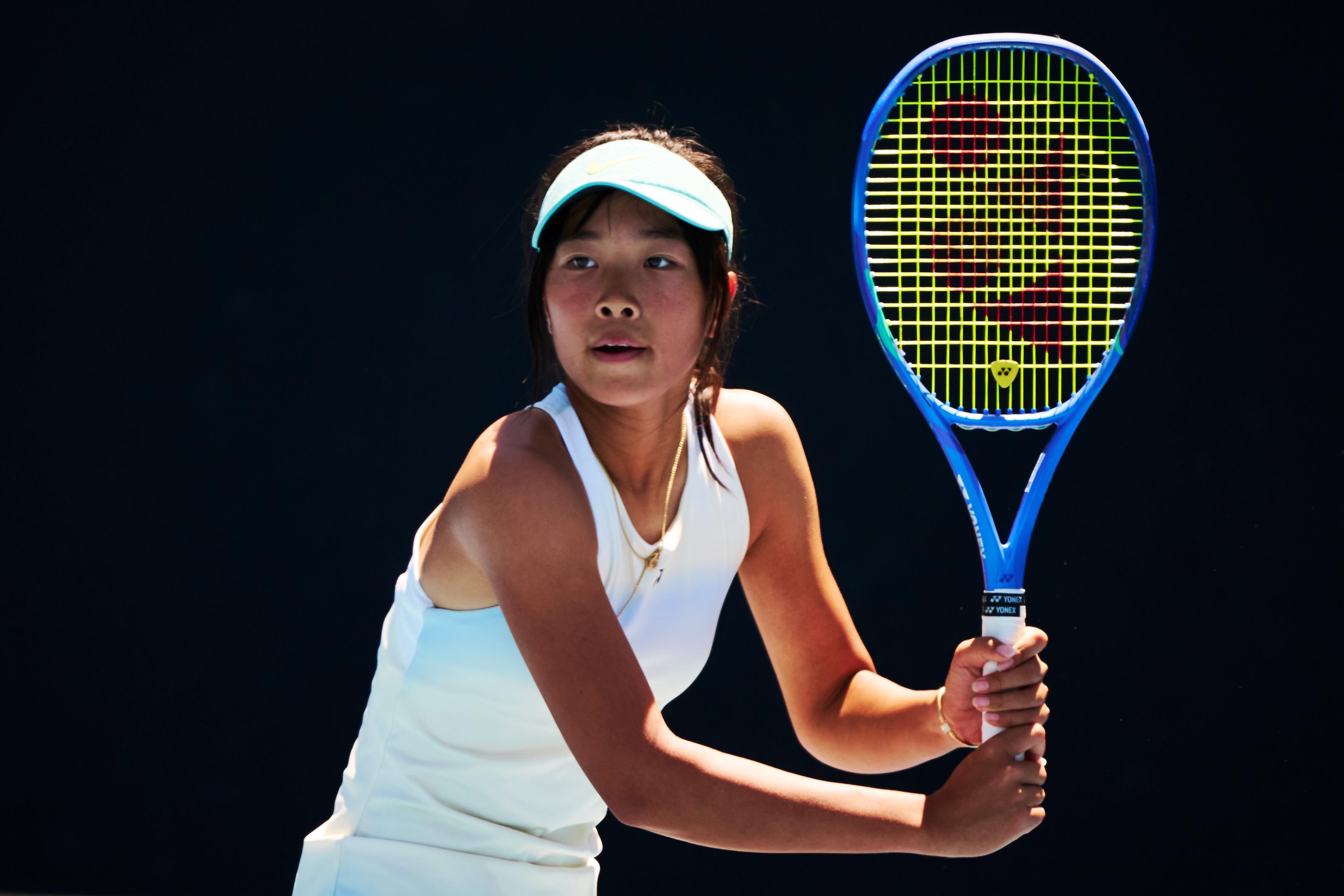 21进决赛冲冠！中国女网又一15岁新星崛起：8朵小花看齐郑钦文