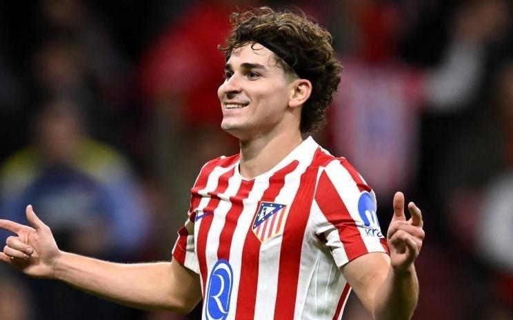 每体：巴萨密切关注阿尔瓦雷斯，但不急于谈判