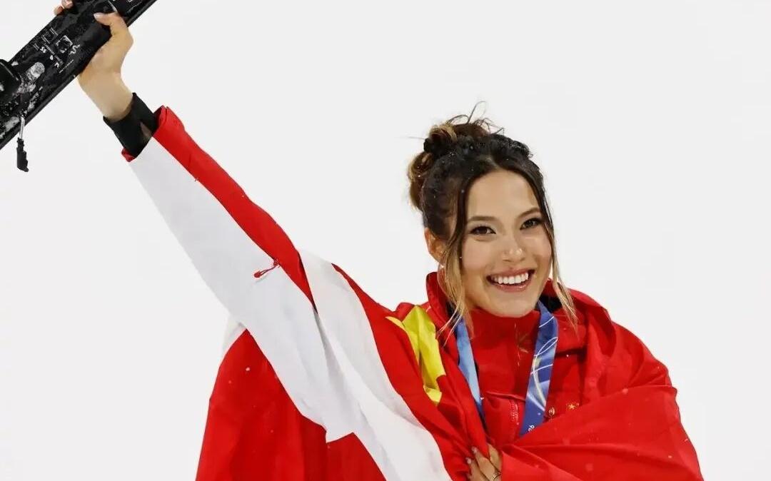 除夕夜，谷爱凌再夺一银