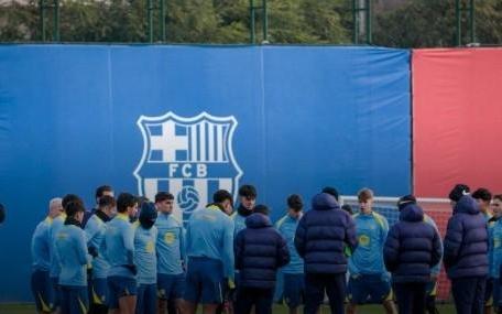 每体：巴萨将在周一前往沙特，阿劳霍可能会随队