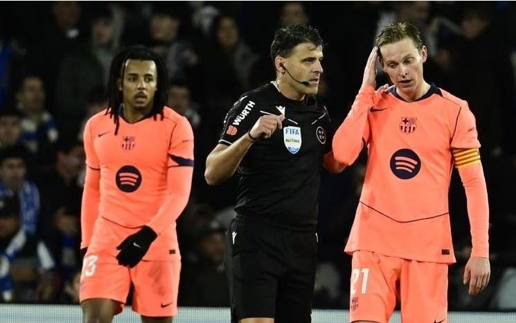 世体：曼萨诺可能因为在皇社vs巴萨时