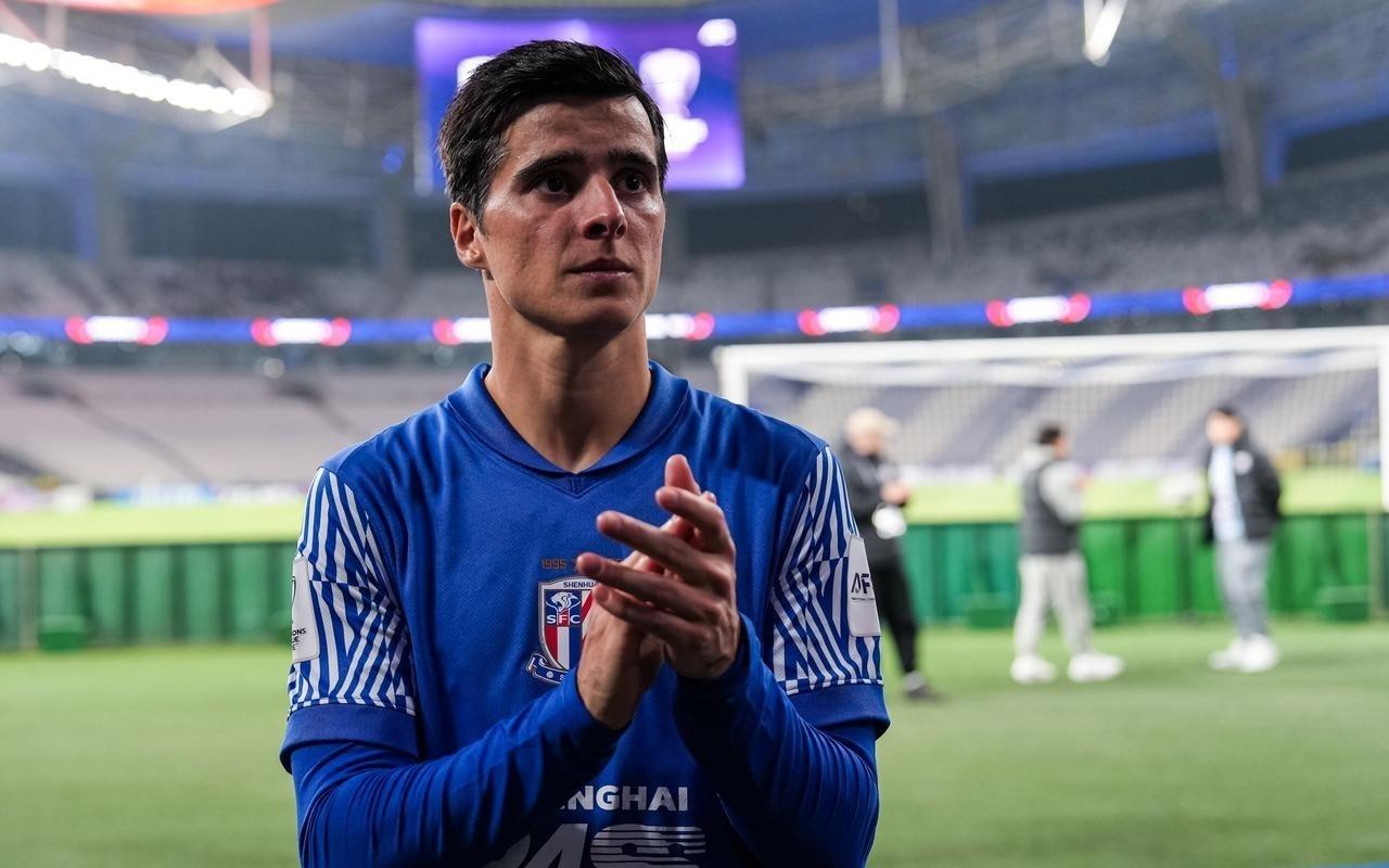 上海申花摊上事了留下两大“坑货”，球迷集体炸锅，攻占官微！