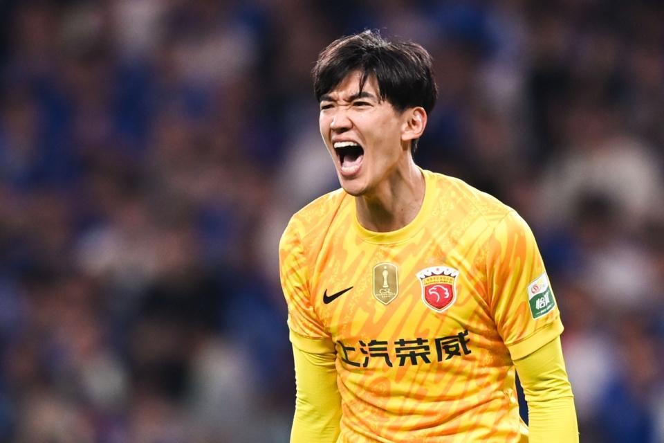 颜骏凌封神1战!3次扑必进球让吴曦破防踢人名记:他中超第1门将