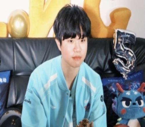 LNG下路选手Photic更新动态：生日愿望是希望得偿所愿