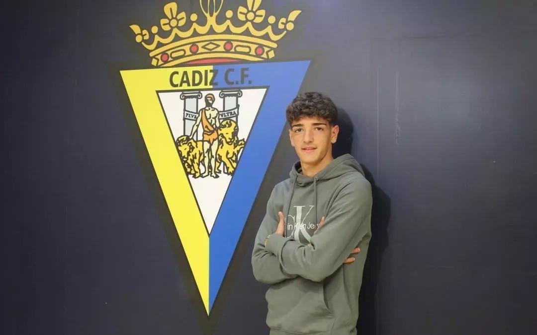 每体：巴萨密切关注加的斯小将罗萨多，已联系其核心团队