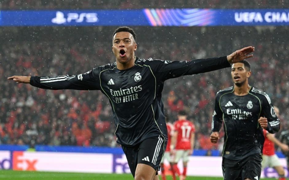 欧冠16强8席确定！穆里尼奥埋葬皇马直通梦，巴萨曼城压哨突围