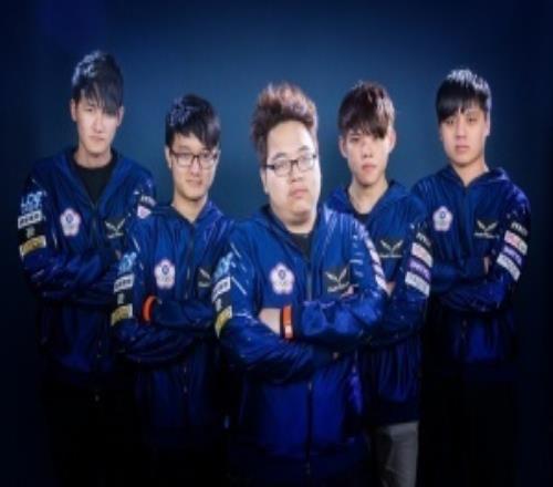 十年饮冰！CFO代表赛区时隔十年杀入八强上次是Karsa的FW+西门的AHQ