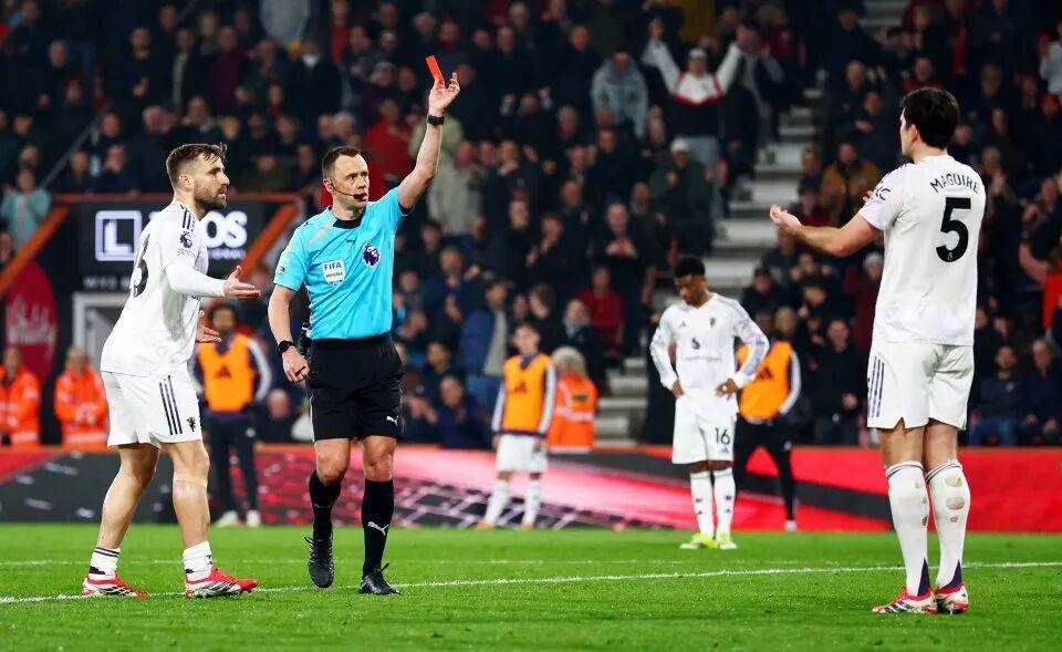 曼联遭误判22仍保前三！马奎尔遇惊变