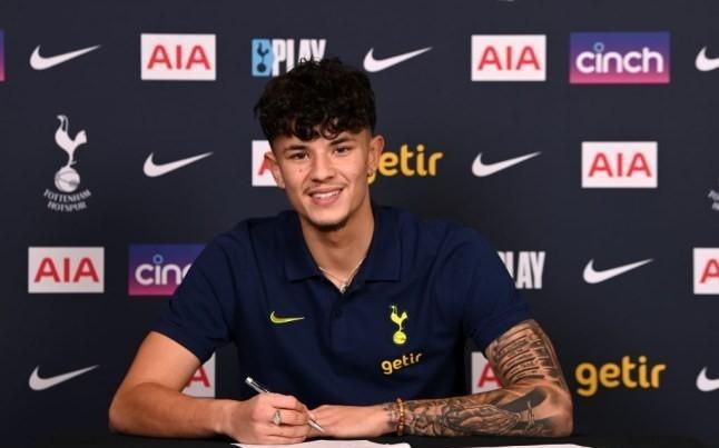 官方：泰国归化21岁切尔西青训出身的球员苏瑟普贝尔