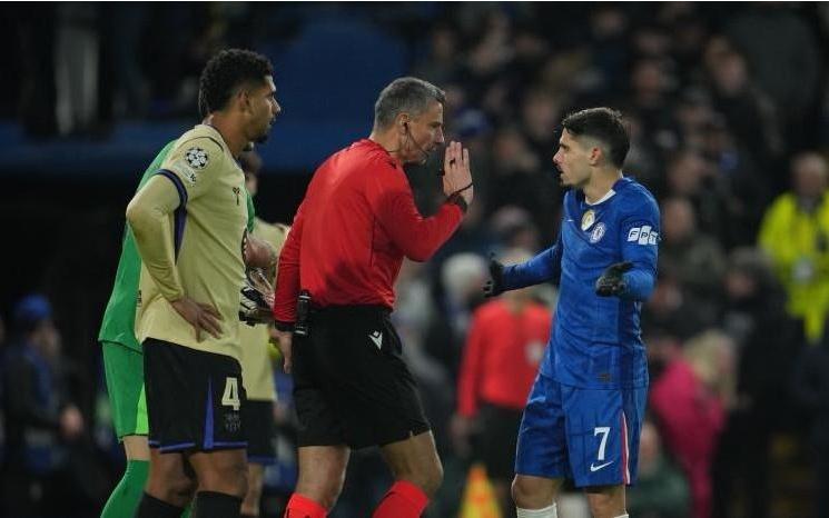 跟队：弗里克逐步让阿劳霍回归，可能不让他踢西超杯和国王杯