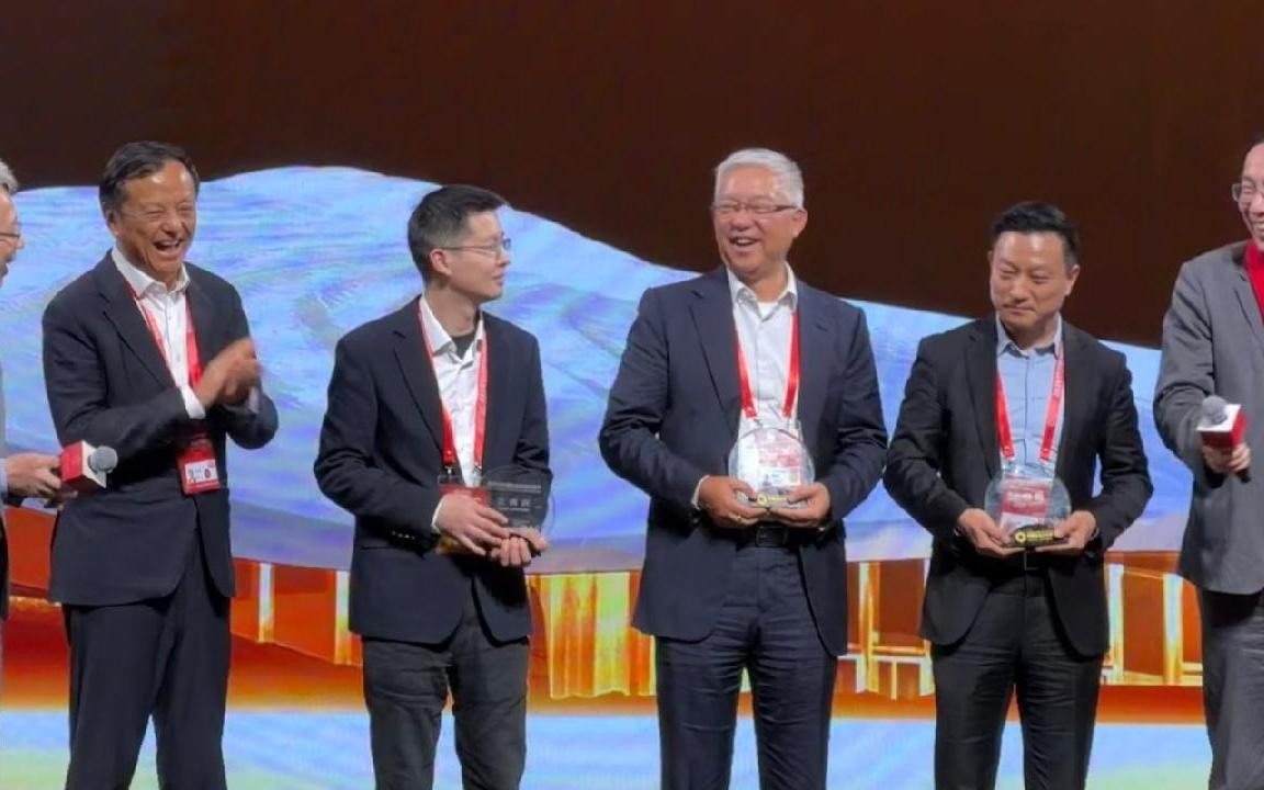 亚布力观察滑雪先学刹车，机器人得努力学暂停