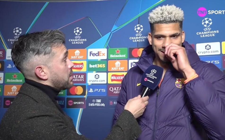 阿劳霍：我对踢右后卫不陌生佩德里没