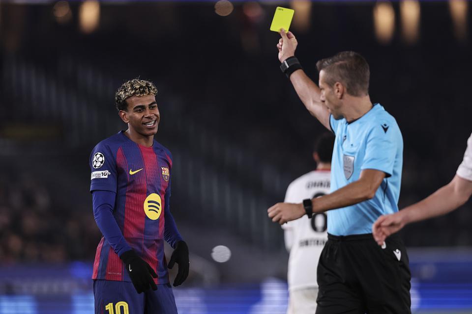 18岁亚马尔剪刀脚染黄！下轮欧冠停赛