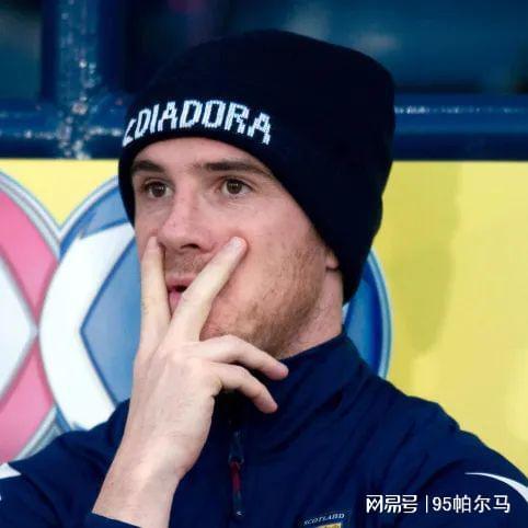 奇怪的人，在英超悲喜两重天，在国家队