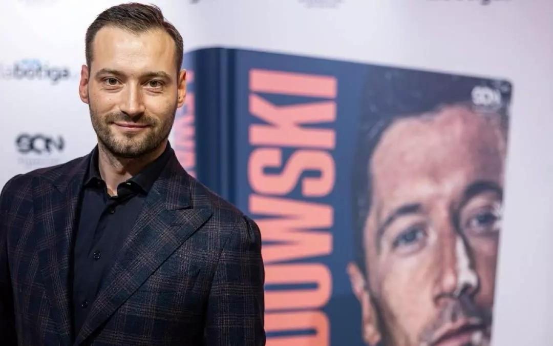 传记作者：莱万曾说不去巴萨会后悔滕森拒绝上场一事是真的