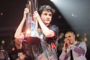 G2为辅助Labrov送上生日祝福：篮球传奇，辅助GOAT生日快乐