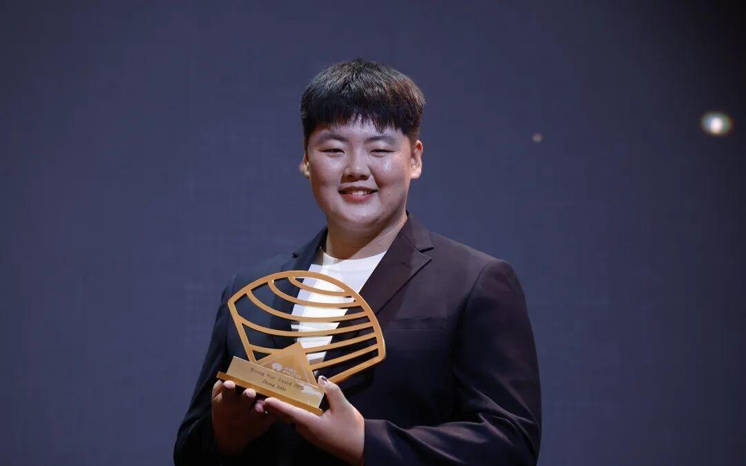 【恭喜】19岁中国小将当选世界年度新星！