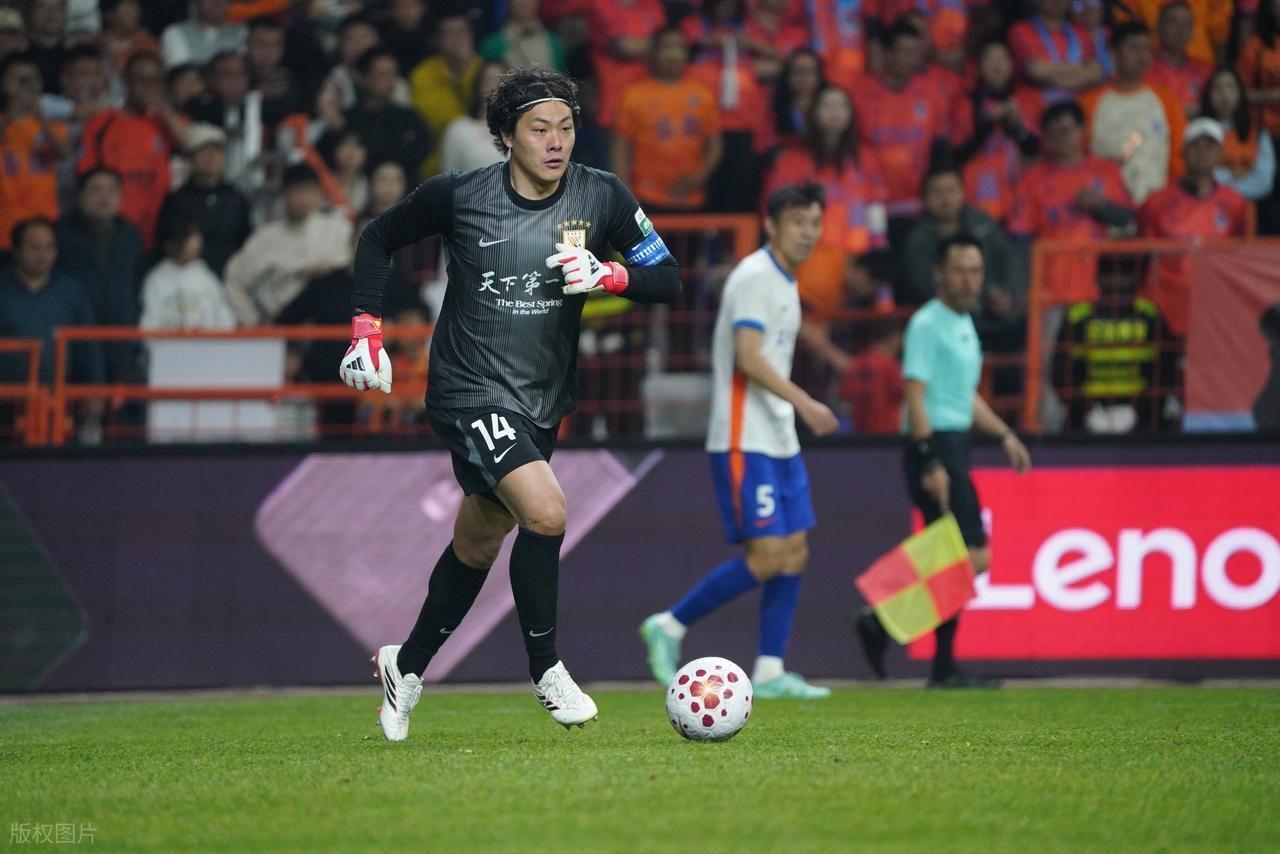 泰山0比4惨败玉昆，球迷指出三位主力