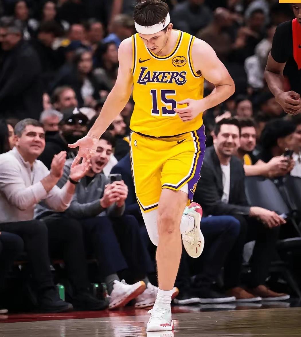 NBA杯14决赛！湖人半场5870马刺，看数据：他是头号罪人！