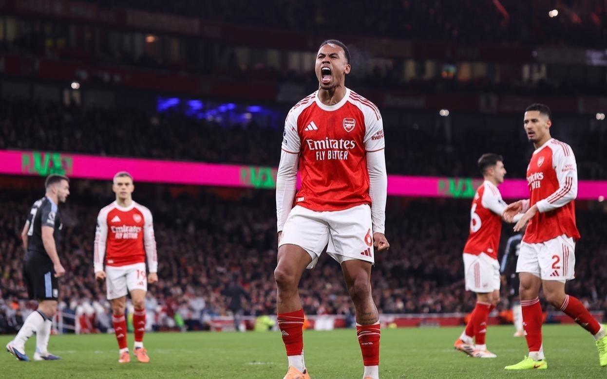 七连胜领跑，阿森纳剑指王座：战术定力