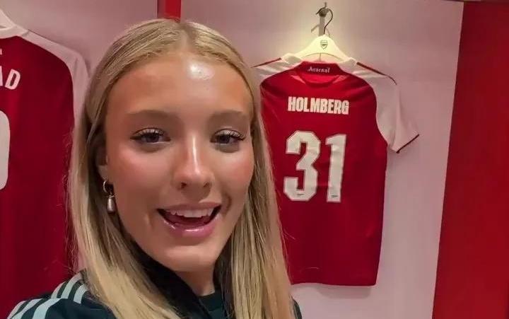 阿森纳女足新援因外表出众引来低俗