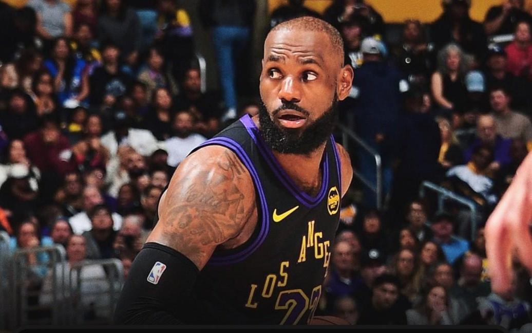 传奇，詹姆斯砍31分9板6助，成为NBA首位41岁后砍30+得分球员