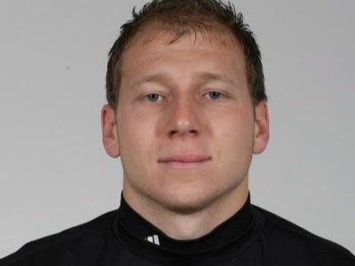 有21年生涯的门将，对蓝军遭8球惨案，对曼城送助攻，养老变大腿