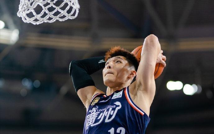 CBA最成功的二轮秀！新秀赛季就入选中国男篮，镀金卖个好价钱