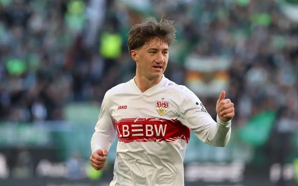 记者：曼联对施蒂勒感兴趣，他的费用比巴莱巴低很多