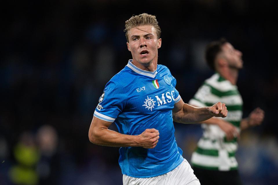 曼联脸疼4大弃将闪耀欧冠！拉什福德6场造7球，霍伊伦双响+绝杀