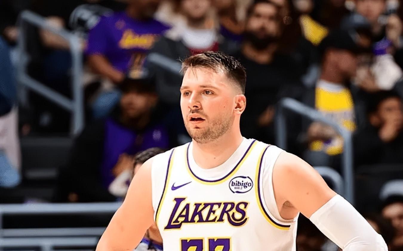 湖人逆转灰熊！拉拉维亚+双核轰88分，艾顿末节觉醒，替补仅11分