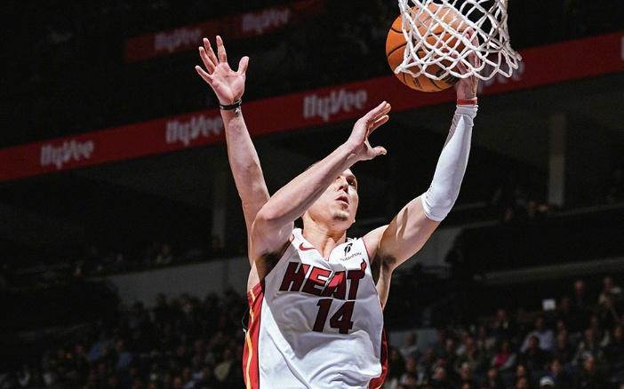 火力全开！森林狼28分大胜迎3连胜！爱德华兹5记三分轰26分