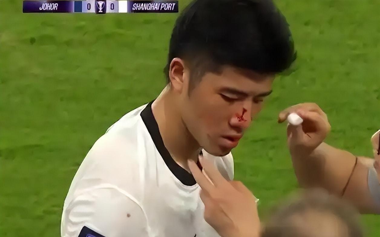 中超太难了：在亚冠屡遭黑哨，被亚足联