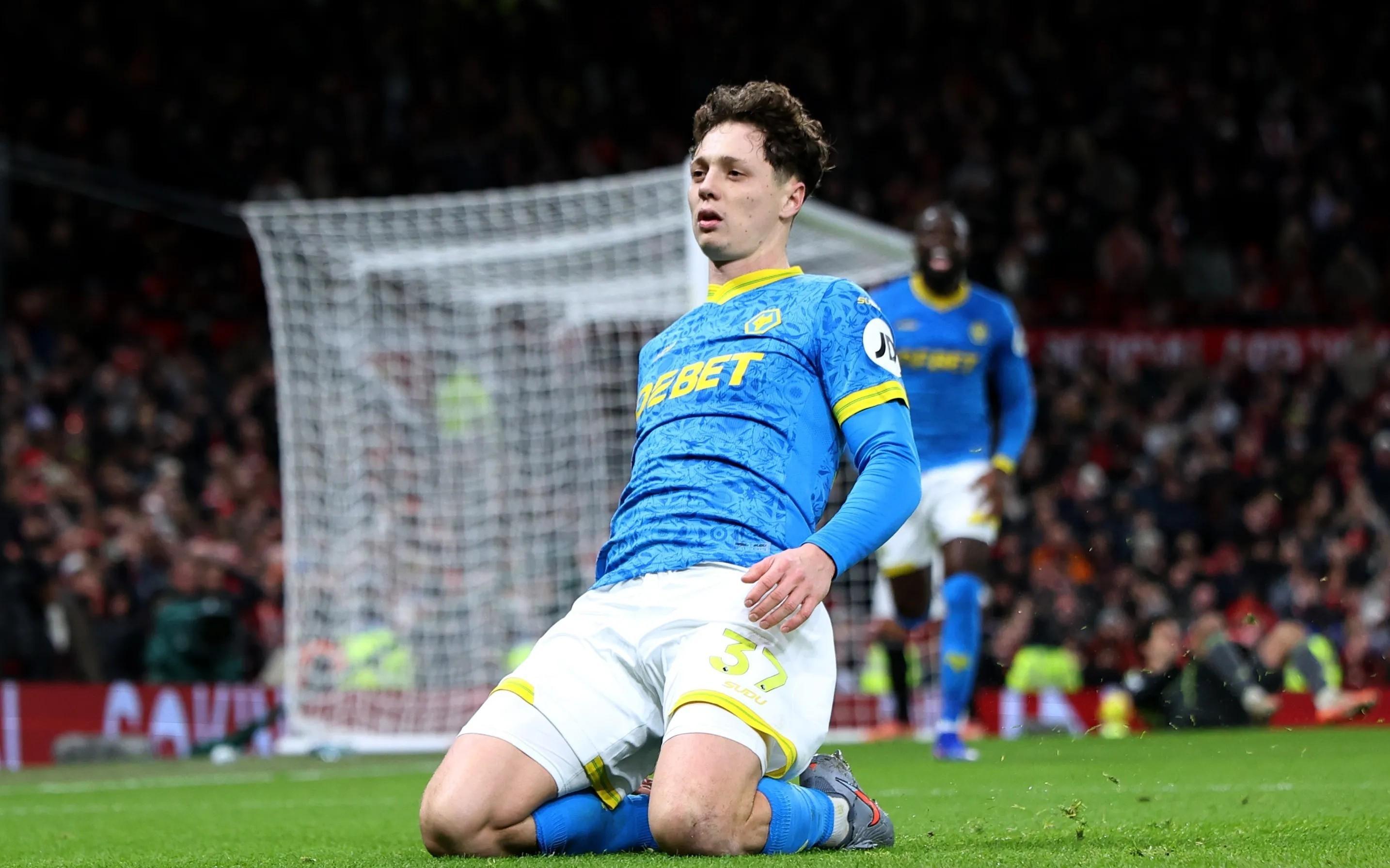 客场逼平曼联止颓，狼队终结各项赛事12连败