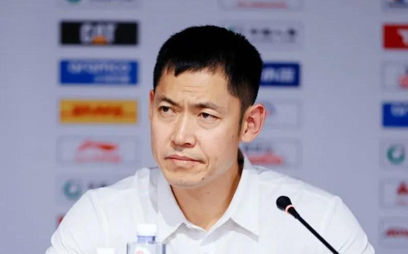 胜北京发布会！张庆鹏直指廖三宁调整+2将伤势，邹雨宸点出精气神