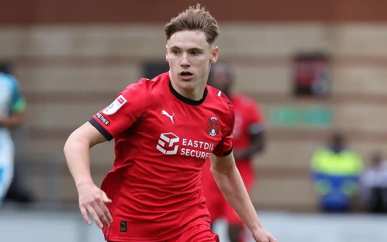 官方：曼联从莱顿东方召回20岁中场穆