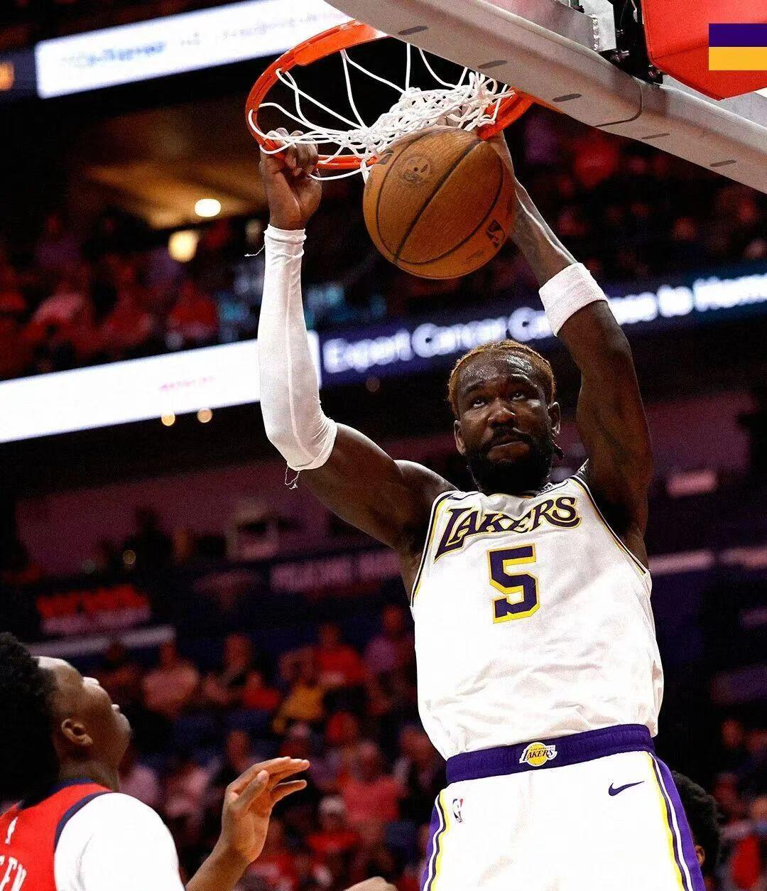 进化成功！连续三场20+10，降薪1000万啊，真香，湖人捡到了