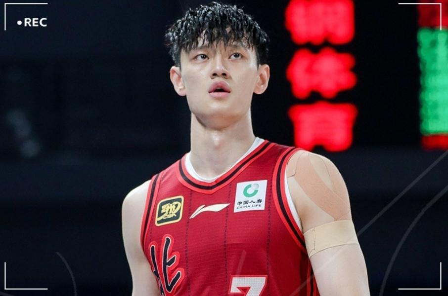 官宣！中国男篮好消息，曾凡博和篮网正式签约，新赛季或出战NBA