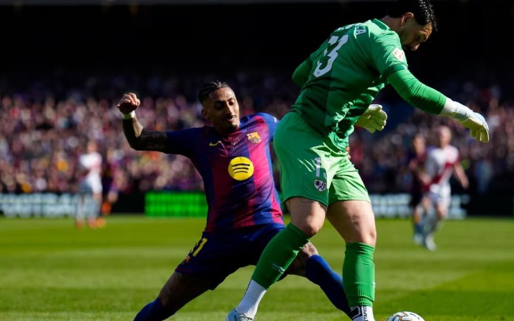 阿斯：巴列卡诺对阵巴萨没获得点球，皇马对本场比赛判罚不满