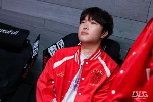 Bin大哥下手还挺狠！对线打爆HOYA三局合砍10414的优秀战绩