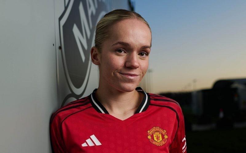 曼联女足签下伦德奎斯特，在采访视频