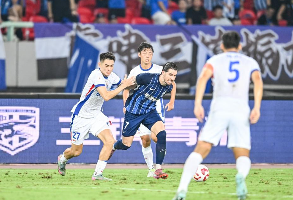 中超争冠格局大乱:榜首易主,前4差距最多2分,竞争白热化