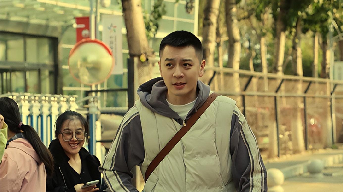 辽篮下午两点官宣!杨鸣率队去丹东球迷送行,揭幕战能否力克四川