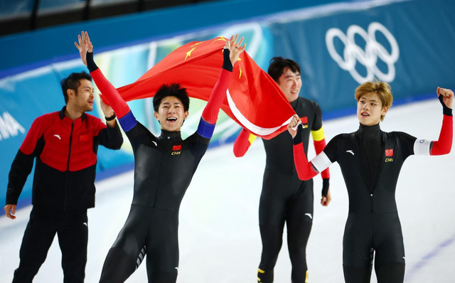 没能站上领奖台的安踏，却站在米兰冬奥的中心