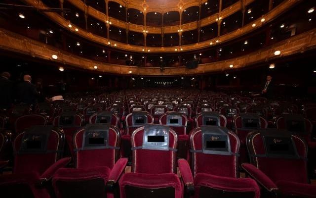 今年谁C位金球奖官方晒照：现场准备就绪，座位名单待揭晓